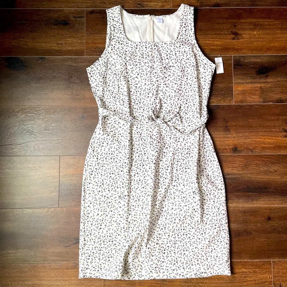 NWT Old Navy Dress White with Flower design Size XL.